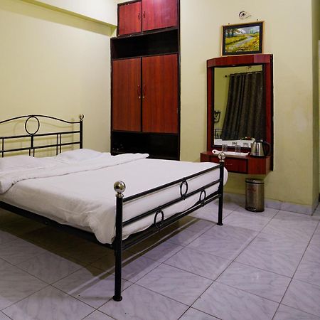 אינדורה Hotel Girdhar Mahal מראה חיצוני תמונה
