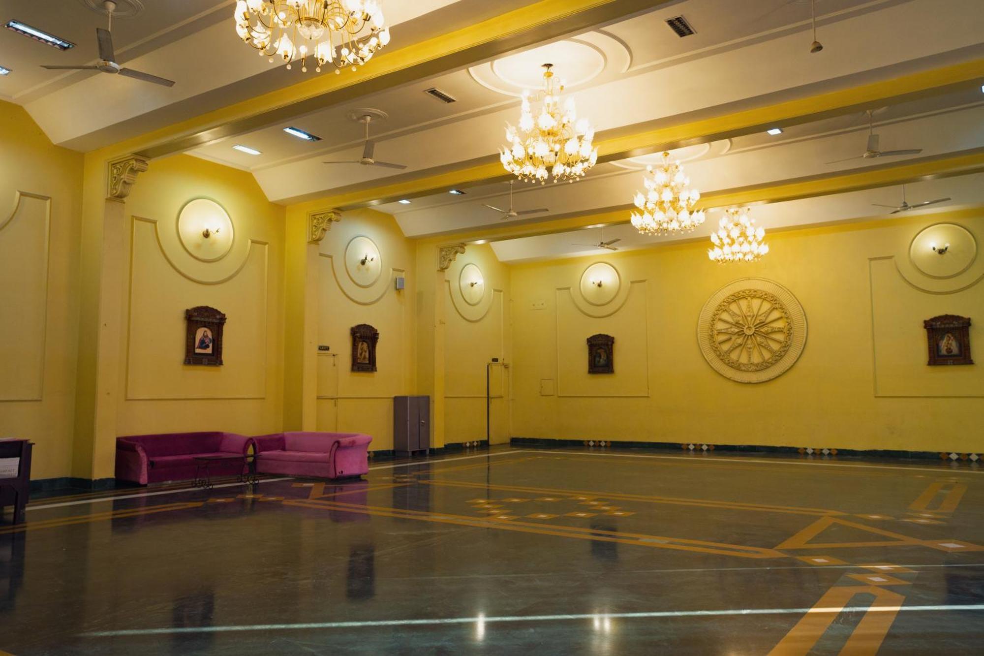 אינדורה Hotel Girdhar Mahal מראה חיצוני תמונה