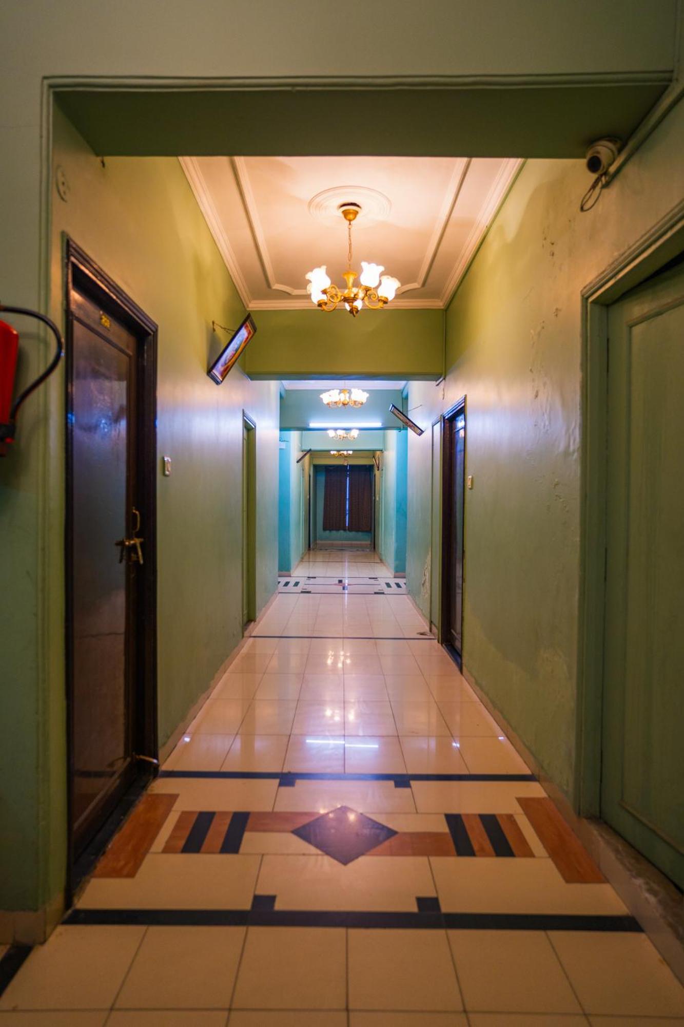 אינדורה Hotel Girdhar Mahal מראה חיצוני תמונה