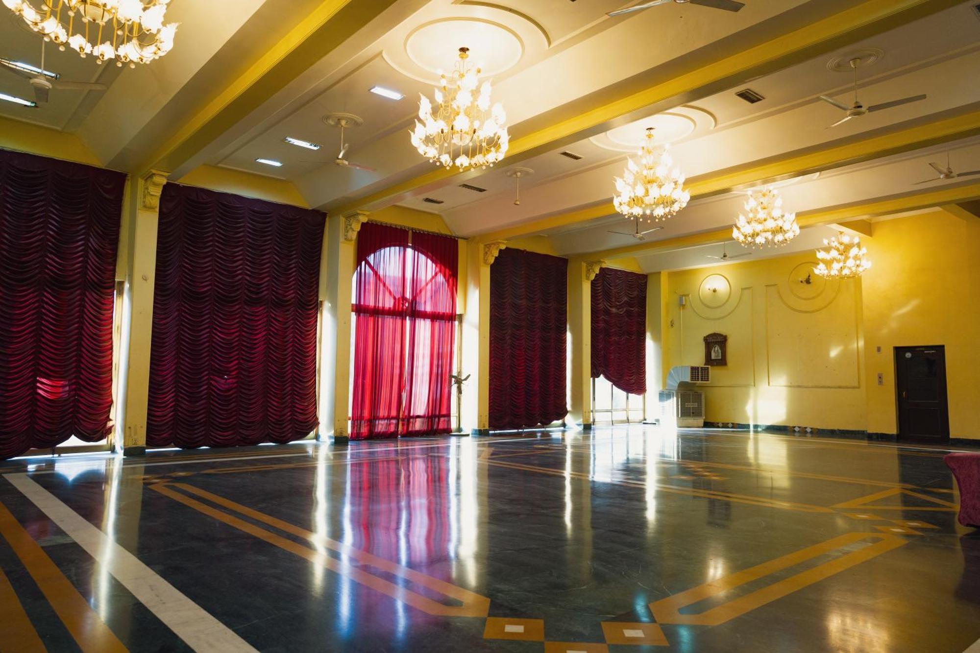 אינדורה Hotel Girdhar Mahal מראה חיצוני תמונה