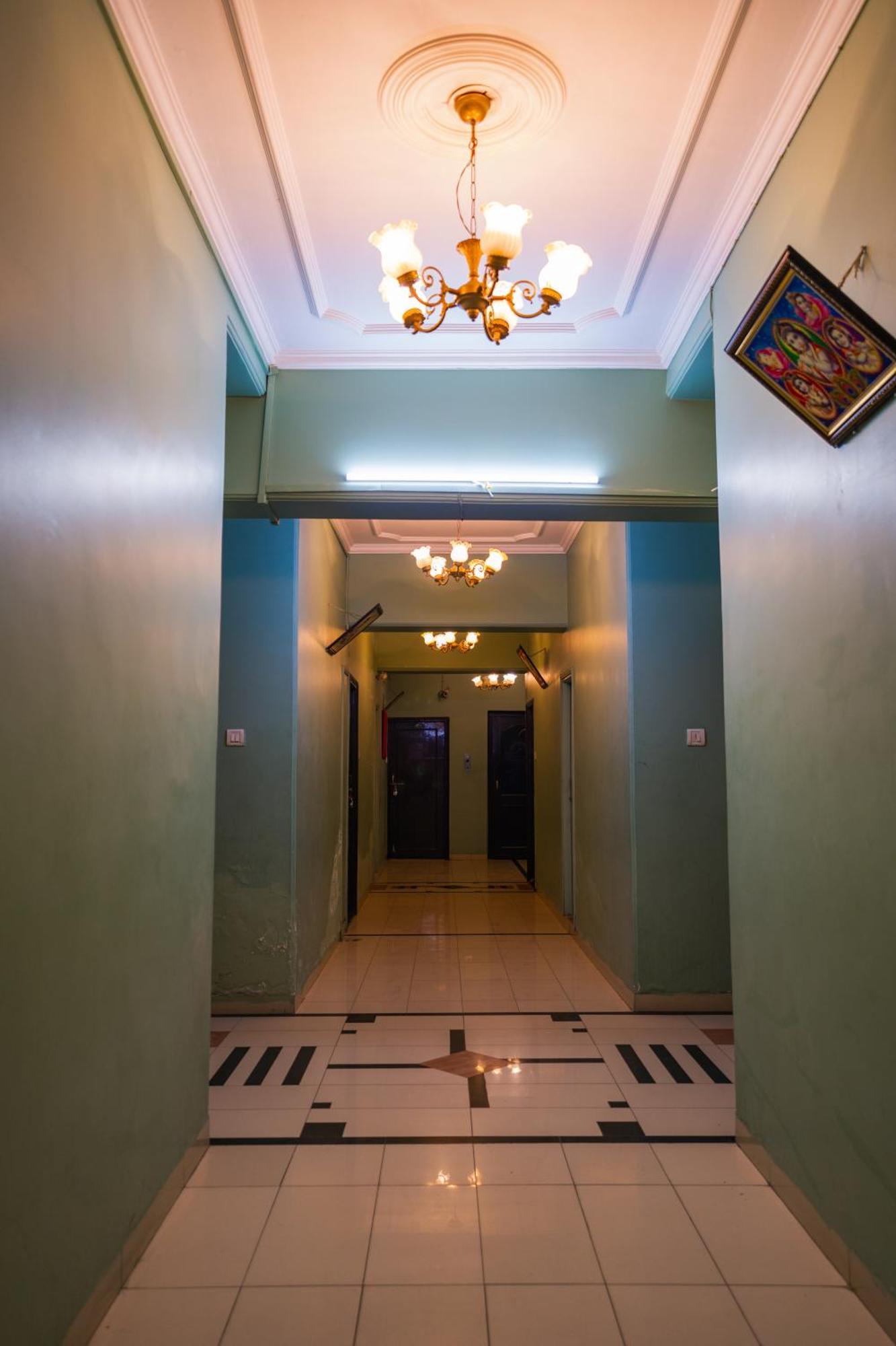 אינדורה Hotel Girdhar Mahal מראה חיצוני תמונה