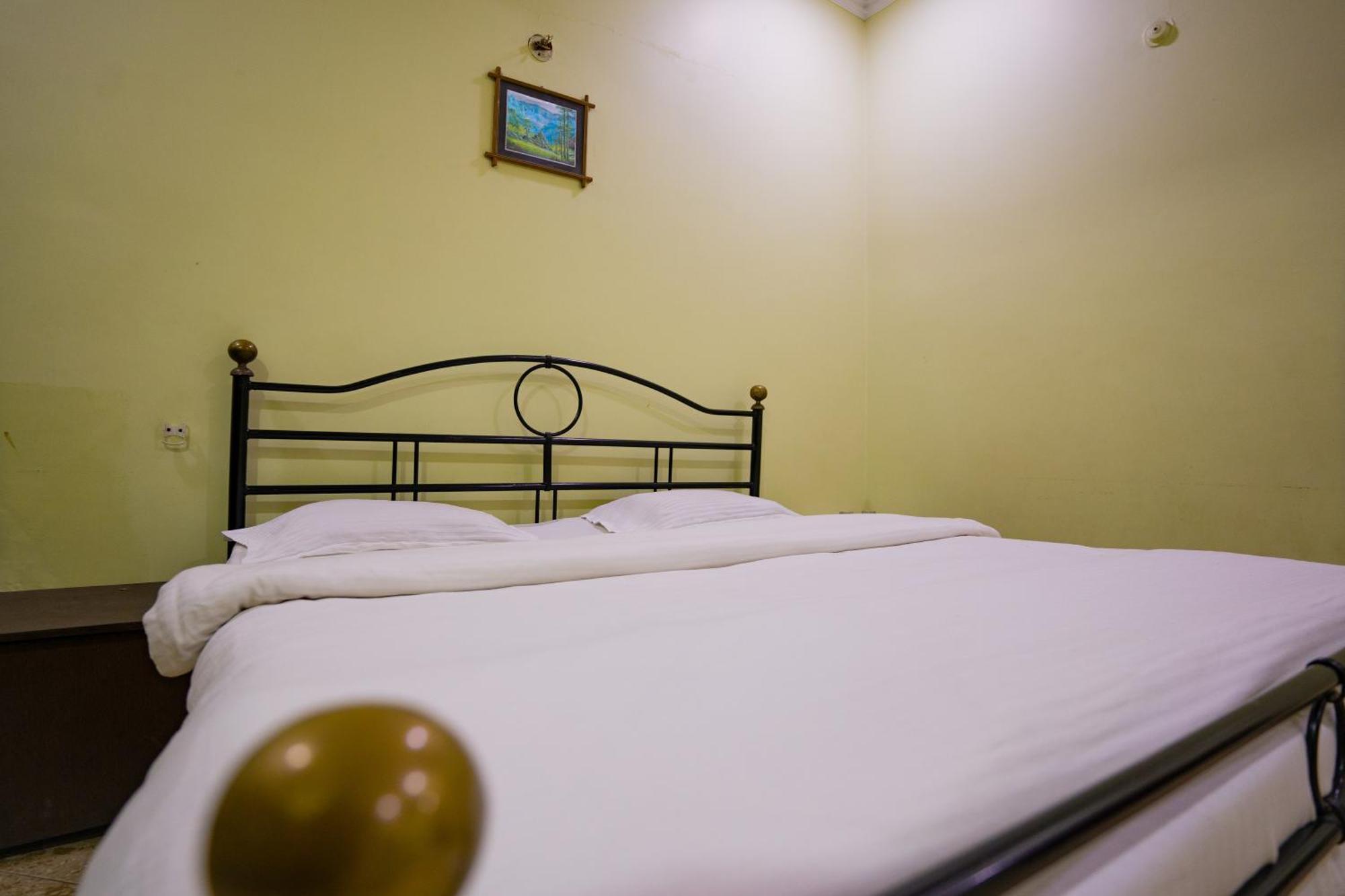 אינדורה Hotel Girdhar Mahal מראה חיצוני תמונה