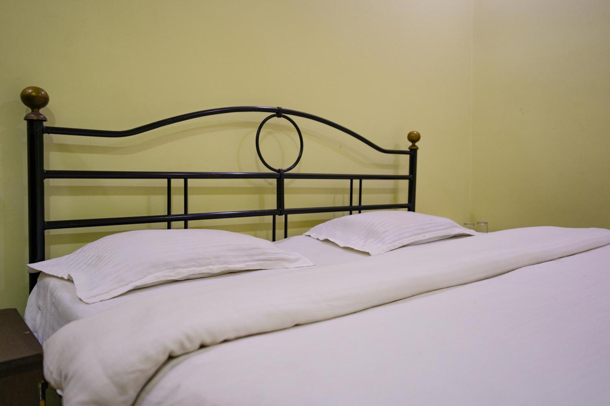 אינדורה Hotel Girdhar Mahal מראה חיצוני תמונה