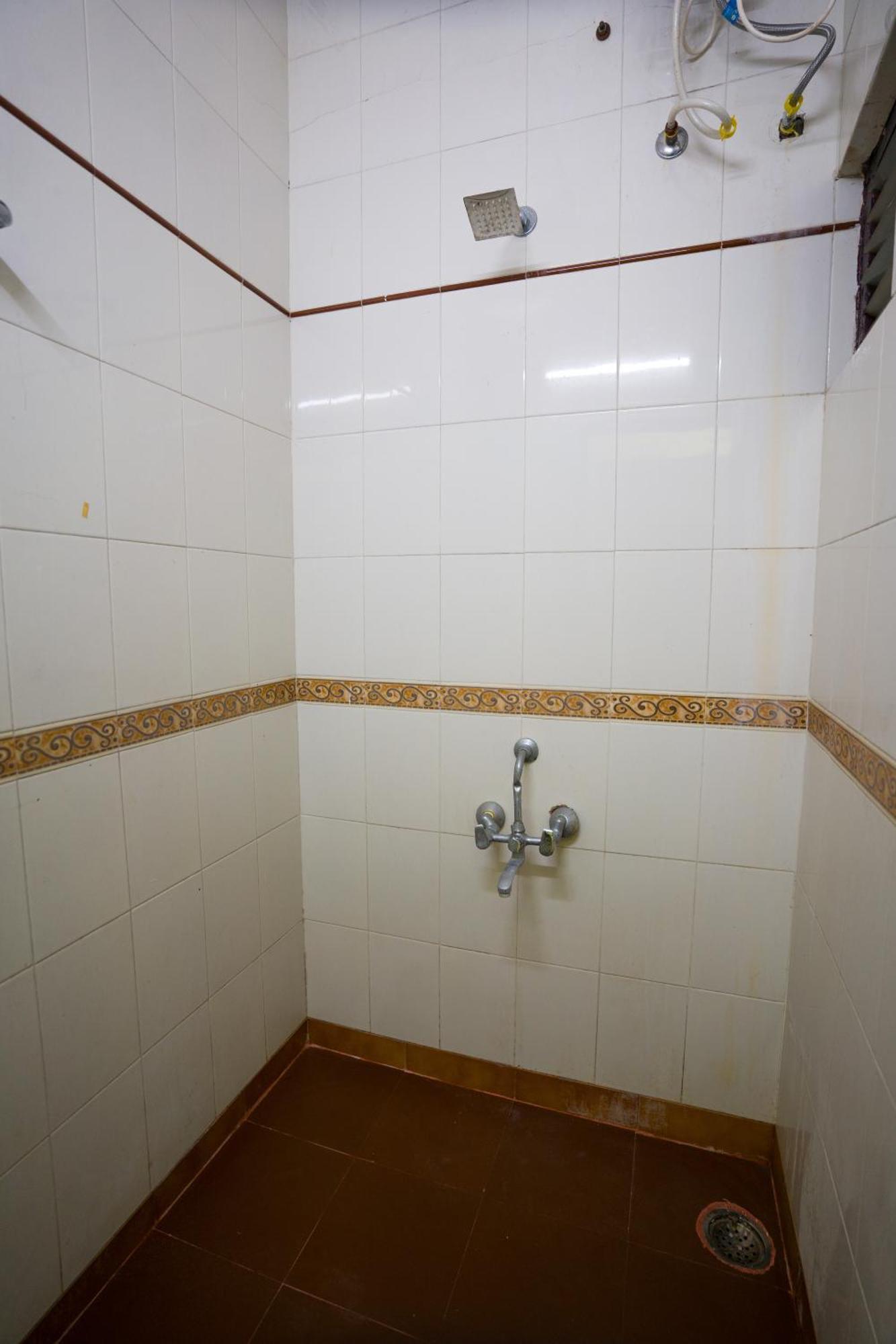 אינדורה Hotel Girdhar Mahal מראה חיצוני תמונה